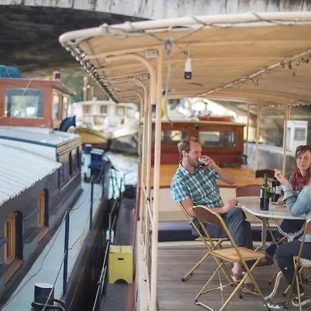 بوتيل Classic Riverboat In The Center Of *